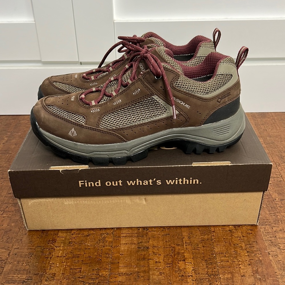 VASQUE Womens Gortex hiking boots. Size 10.5